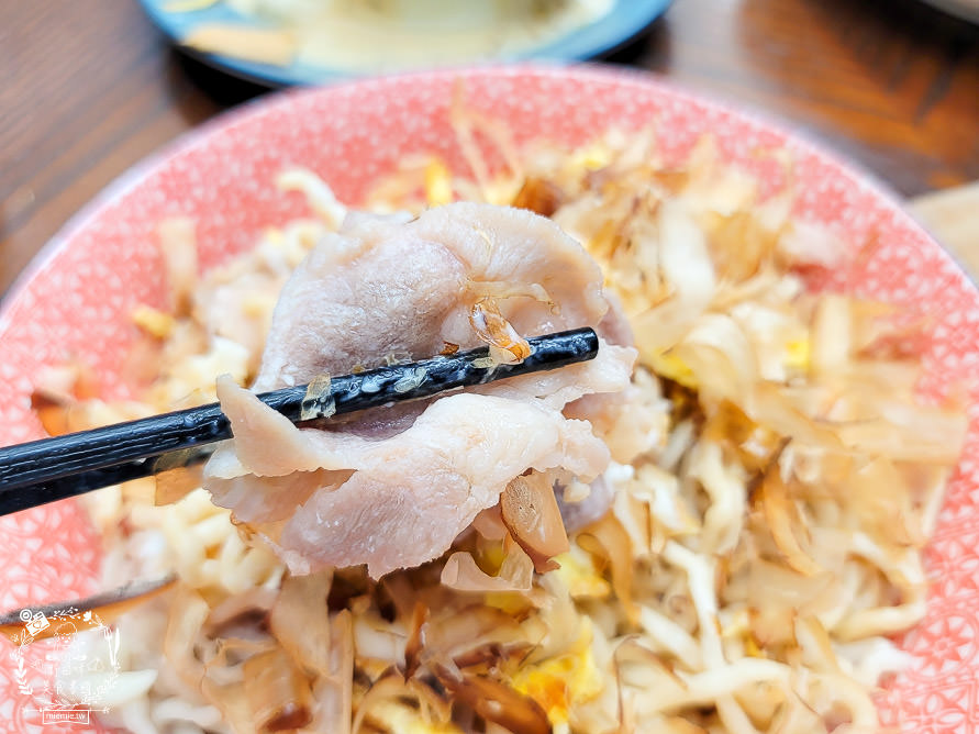 高雄網美餐廳[魚&吉2.0]超好拍的浪漫餐廳!鬆軟香甜舒芙蕾x清爽Q彈拌麵