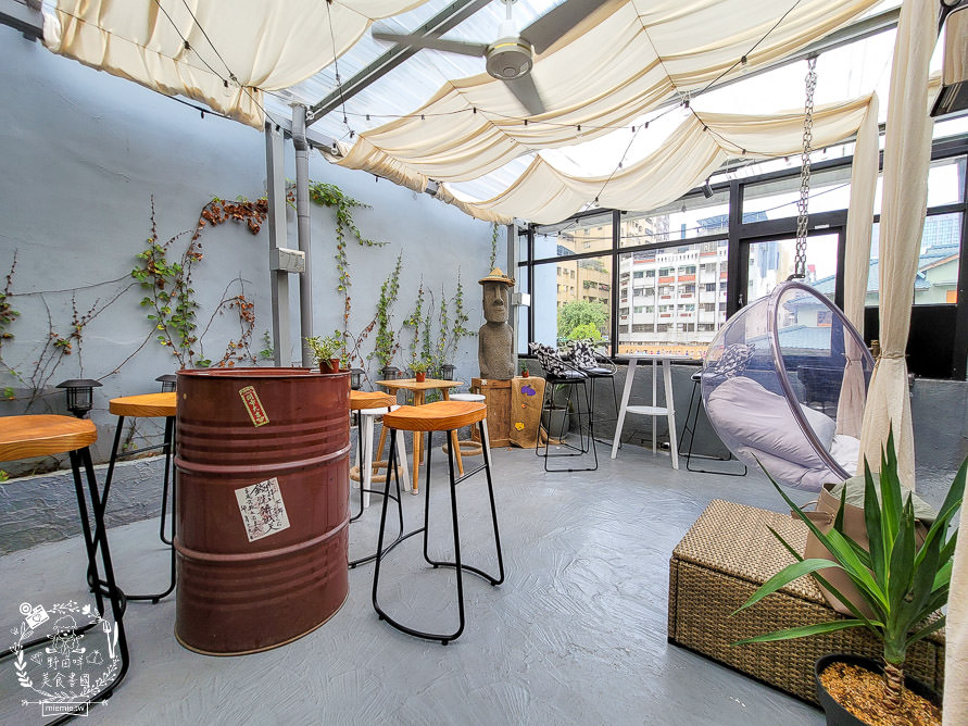 高雄網美餐廳[魚&吉2.0]超好拍的浪漫餐廳!鬆軟香甜舒芙蕾x清爽Q彈拌麵