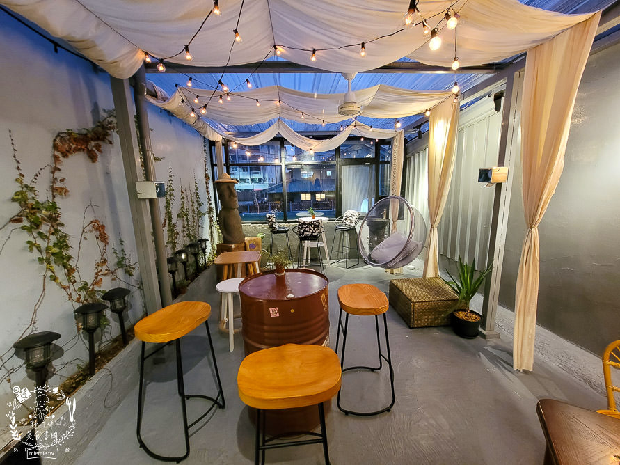 高雄網美餐廳[魚&吉2.0]超好拍的浪漫餐廳!鬆軟香甜舒芙蕾x清爽Q彈拌麵