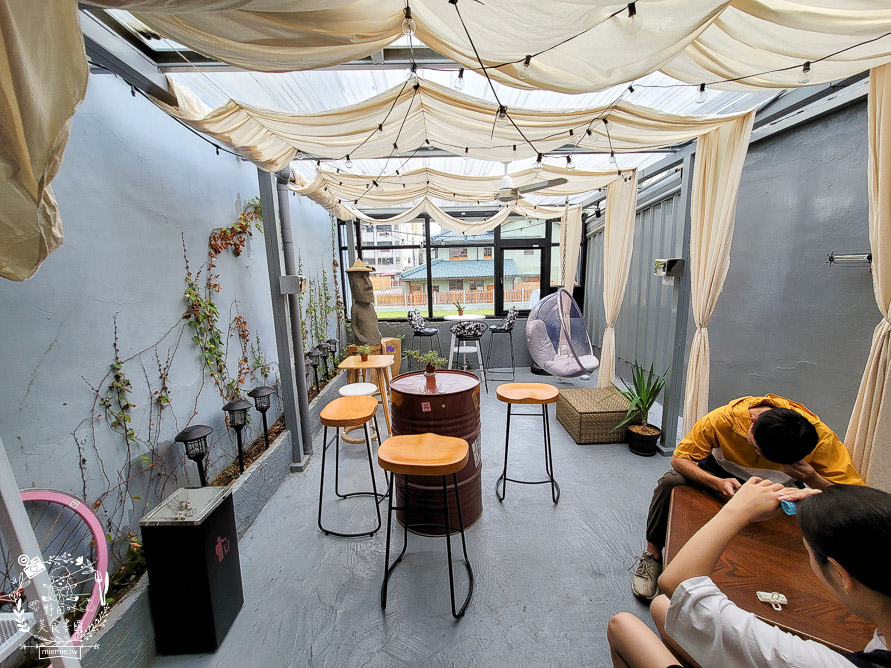 高雄網美餐廳[魚&吉2.0]超好拍的浪漫餐廳!鬆軟香甜舒芙蕾x清爽Q彈拌麵