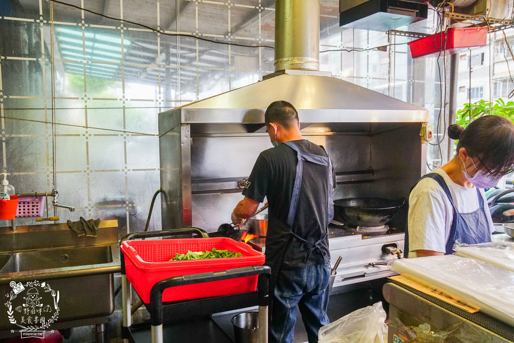 高雄[真好味烤鴨]辛辣醬香的炒鴨架銷魂激推!烤鴨三吃超澎湃呀!手工餅皮超厚der