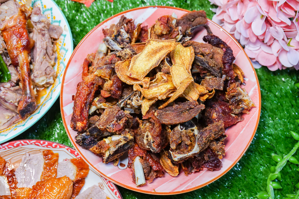 高雄[真好味烤鴨]辛辣醬香的炒鴨架銷魂激推!烤鴨三吃超澎湃呀!手工餅皮超厚der