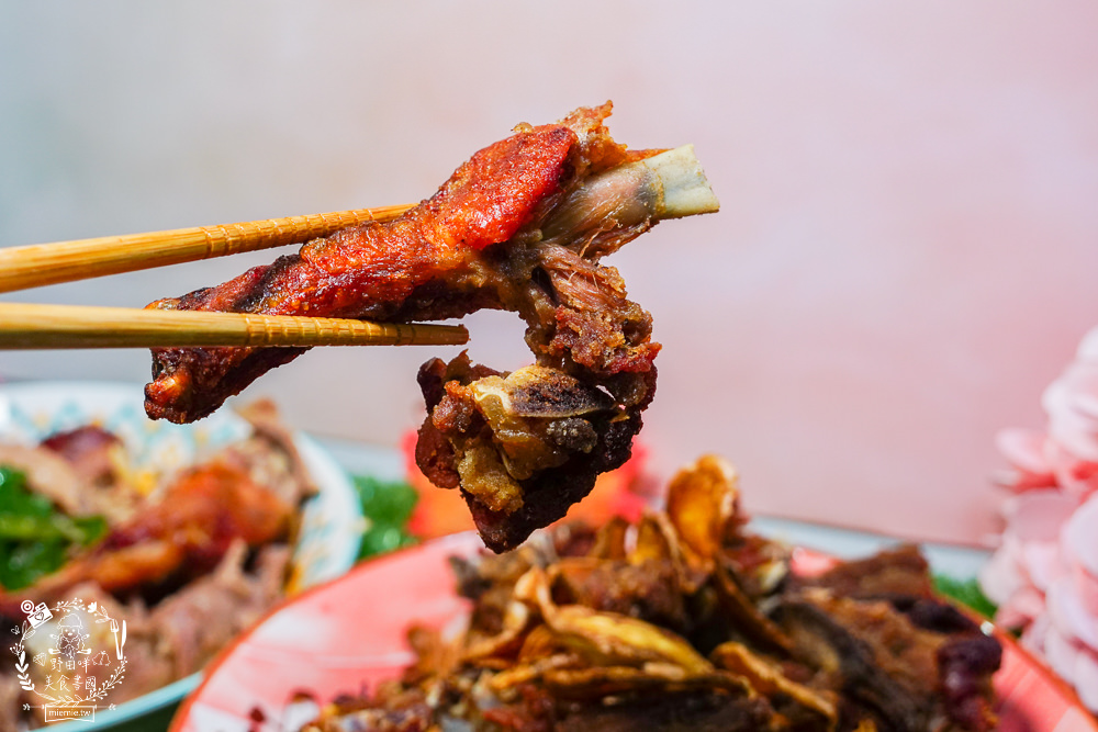 高雄[真好味烤鴨]辛辣醬香的炒鴨架銷魂激推!烤鴨三吃超澎湃呀!手工餅皮超厚der
