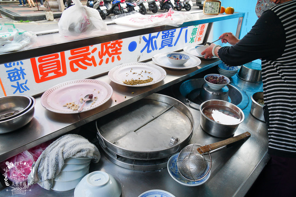 鳳山超過40年的熱湯圓八寶冰!隱藏在天公廟的斜對面的人氣湯圓,五花八門的食材超繽紛!