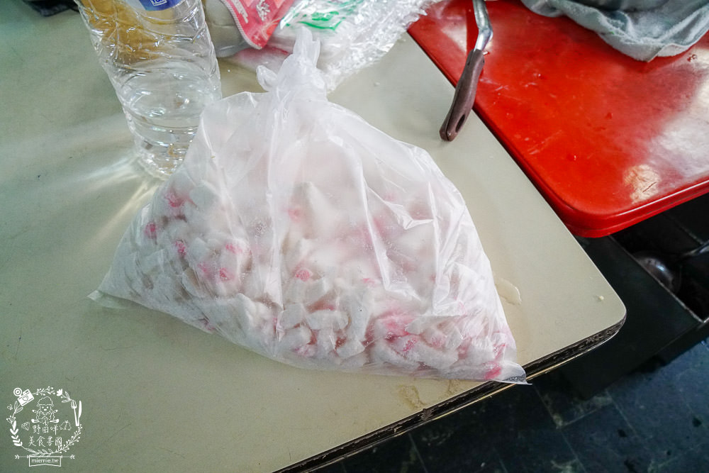 鳳山超過40年的熱湯圓八寶冰!隱藏在天公廟的斜對面的人氣湯圓,五花八門的食材超繽紛!