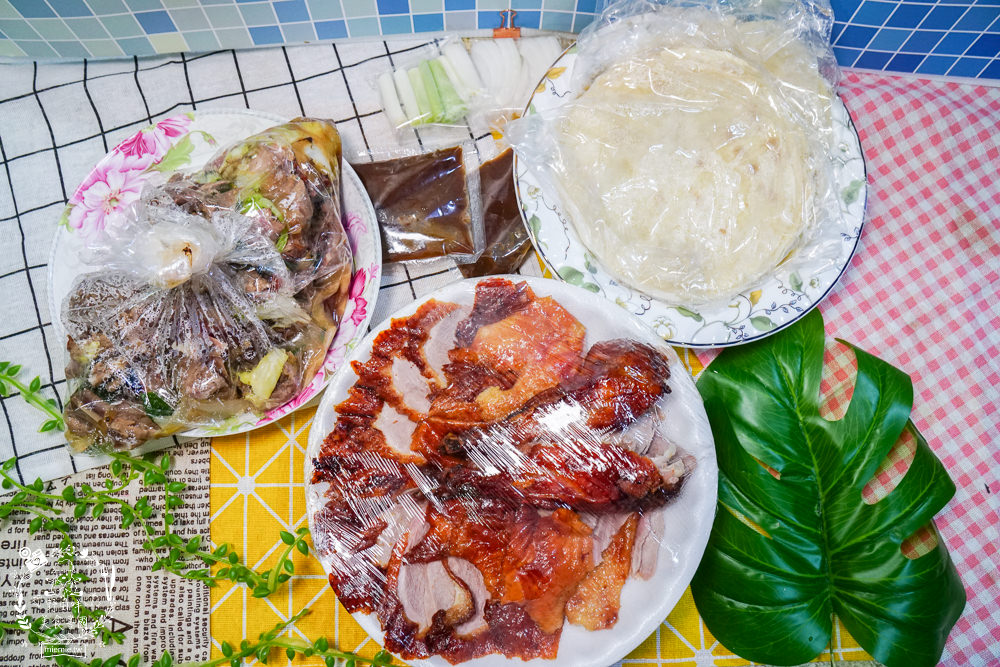 高雄[李銘記脆皮烤鴨]每逢假日就大排長龍的超人氣鳳山烤鴨店!高達30年以上的歷史!炒骨加高麗菜爆好吃!