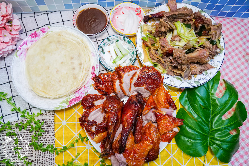 高雄[李銘記脆皮烤鴨]每逢假日就大排長龍的超人氣鳳山烤鴨店!高達30年以上的歷史!炒骨加高麗菜爆好吃!