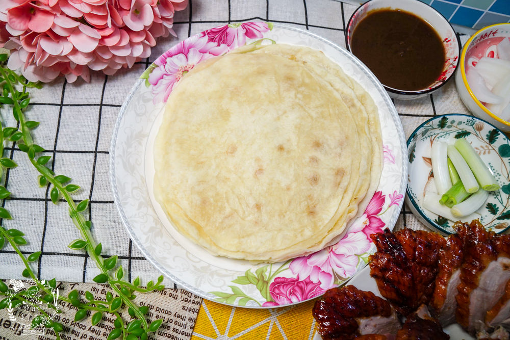 高雄[李銘記脆皮烤鴨]每逢假日就大排長龍的超人氣鳳山烤鴨店!高達30年以上的歷史!炒骨加高麗菜爆好吃!