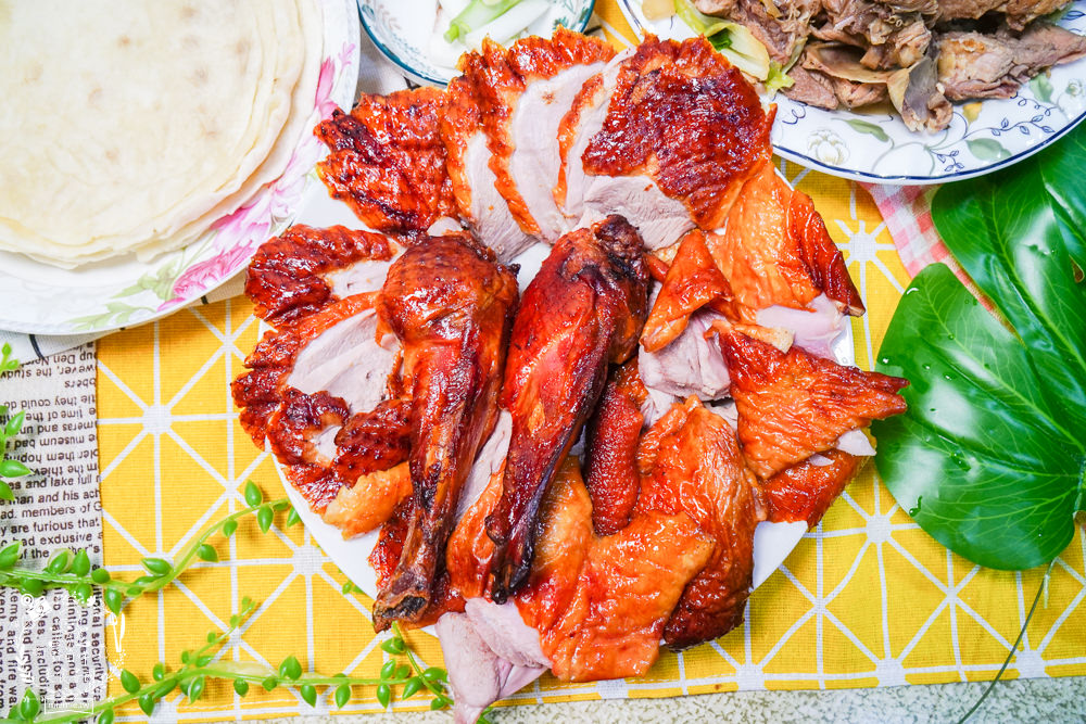 高雄[李銘記脆皮烤鴨]每逢假日就大排長龍的超人氣鳳山烤鴨店!高達30年以上的歷史!炒骨加高麗菜爆好吃!