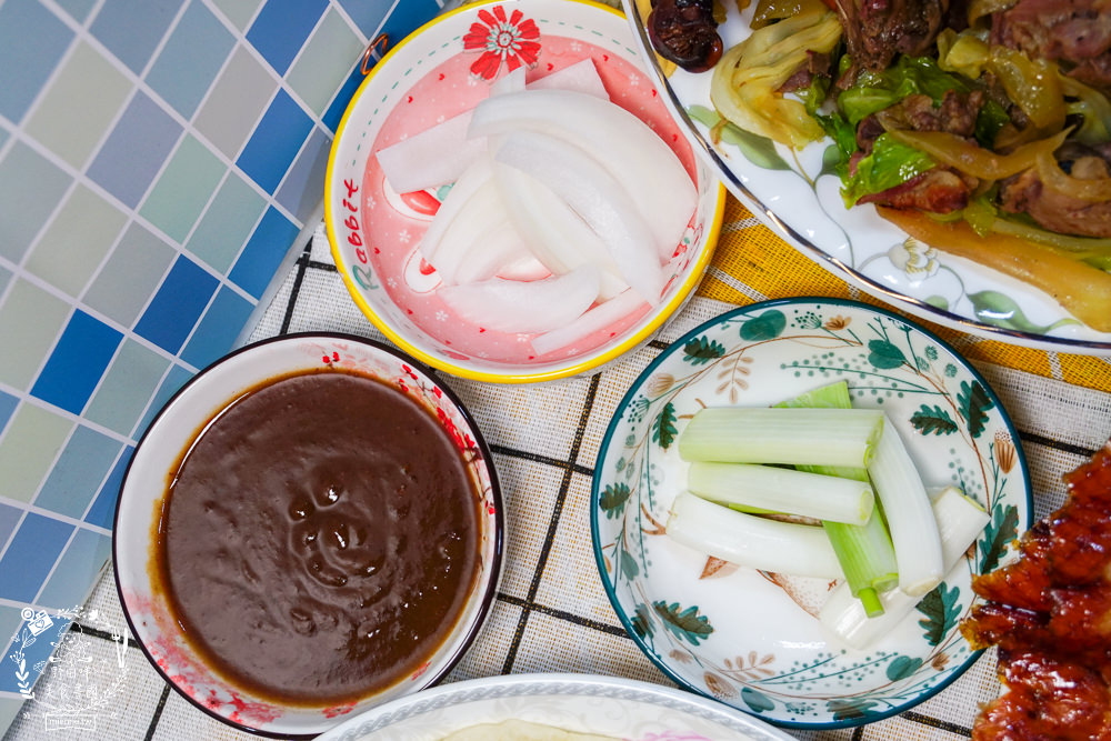 高雄[李銘記脆皮烤鴨]每逢假日就大排長龍的超人氣鳳山烤鴨店!高達30年以上的歷史!炒骨加高麗菜爆好吃!