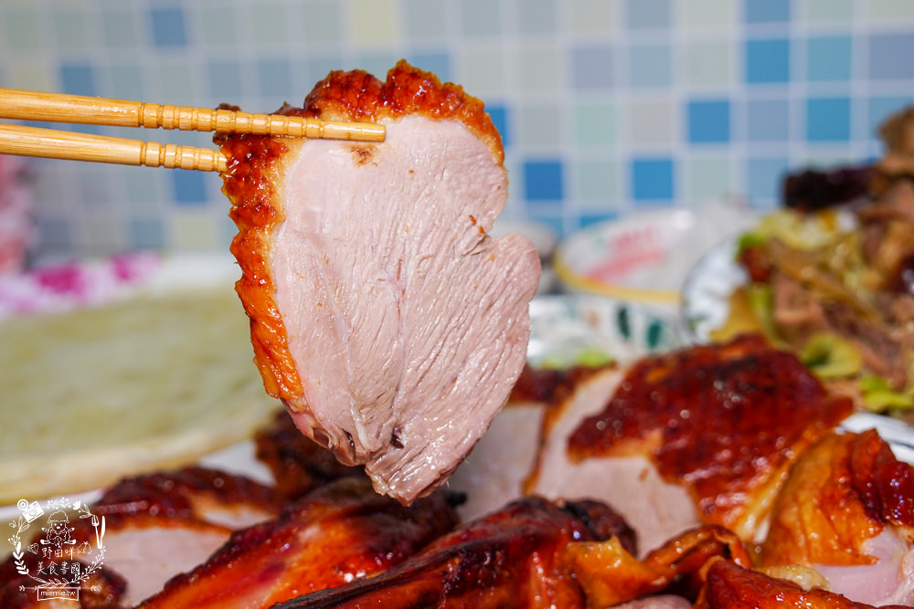 高雄[李銘記脆皮烤鴨]每逢假日就大排長龍的超人氣鳳山烤鴨店!高達30年以上的歷史!炒骨加高麗菜爆好吃!