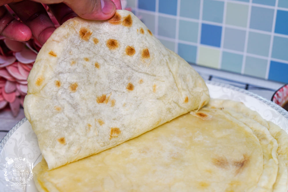 高雄[李銘記脆皮烤鴨]每逢假日就大排長龍的超人氣鳳山烤鴨店!高達30年以上的歷史!炒骨加高麗菜爆好吃!