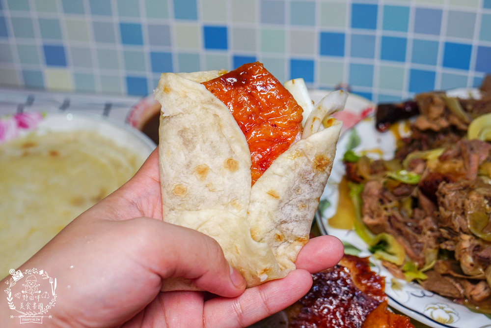 高雄[李銘記脆皮烤鴨]每逢假日就大排長龍的超人氣鳳山烤鴨店!高達30年以上的歷史!炒骨加高麗菜爆好吃!