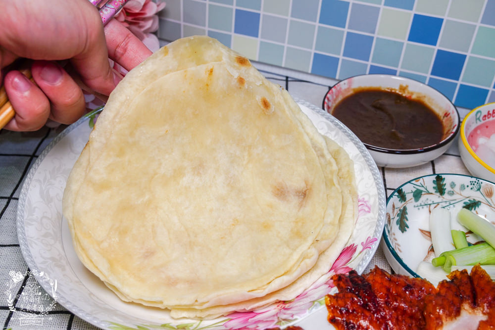 高雄[李銘記脆皮烤鴨]每逢假日就大排長龍的超人氣鳳山烤鴨店!高達30年以上的歷史!炒骨加高麗菜爆好吃!