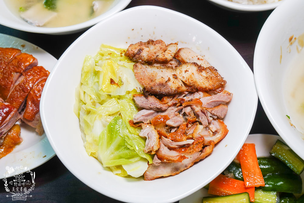高雄[老爺美食館]鳳山隱藏版鴨肉飯!焦糖燻鴨+香茅煎肉饕客必點!超平價又特別的高雄小吃!