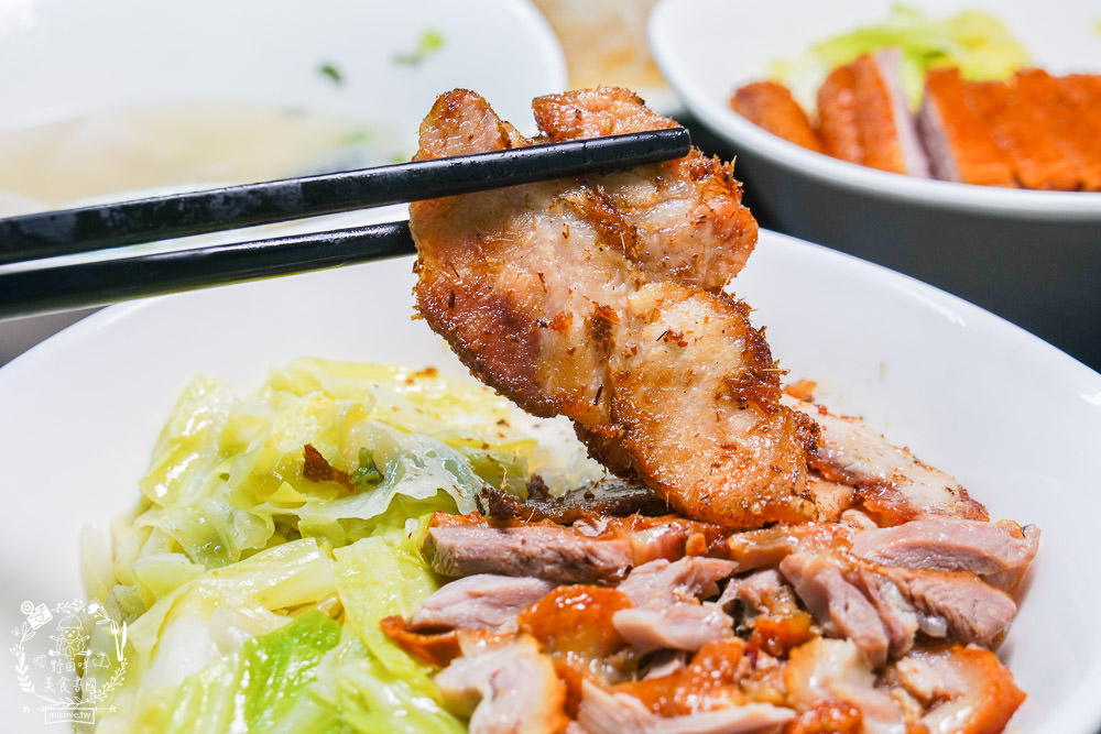 高雄[老爺美食館]鳳山隱藏版鴨肉飯!焦糖燻鴨+香茅煎肉饕客必點!超平價又特別的高雄小吃!