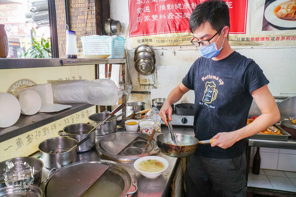高雄[老爺美食館]鳳山隱藏版鴨肉飯!焦糖燻鴨+香茅煎肉饕客必點!超平價又特別的高雄小吃!
