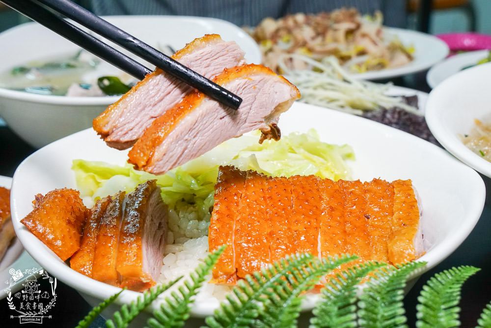 高雄[老爺美食館]鳳山隱藏版鴨肉飯!焦糖燻鴨+香茅煎肉饕客必點!超平價又特別的高雄小吃!