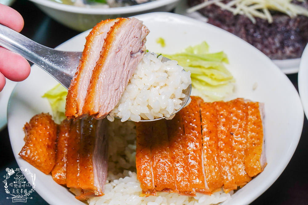 高雄[老爺美食館]鳳山隱藏版鴨肉飯!焦糖燻鴨+香茅煎肉饕客必點!超平價又特別的高雄小吃!