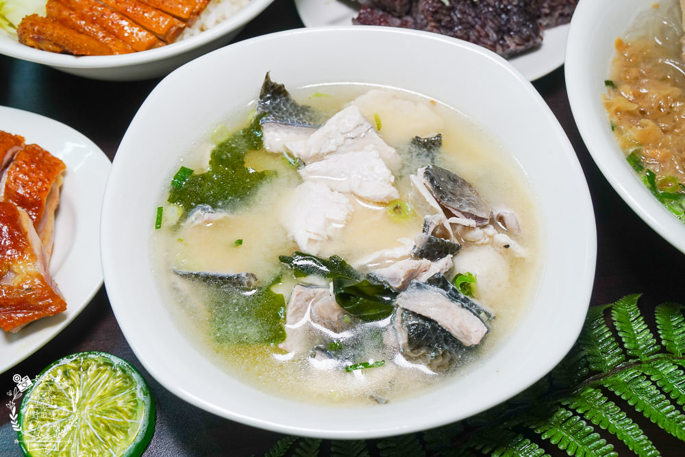 高雄[老爺美食館]鳳山隱藏版鴨肉飯!焦糖燻鴨+香茅煎肉饕客必點!超平價又特別的高雄小吃!