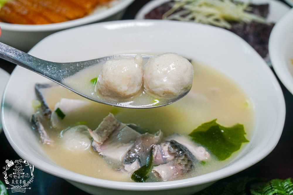 高雄[老爺美食館]鳳山隱藏版鴨肉飯!焦糖燻鴨+香茅煎肉饕客必點!超平價又特別的高雄小吃!