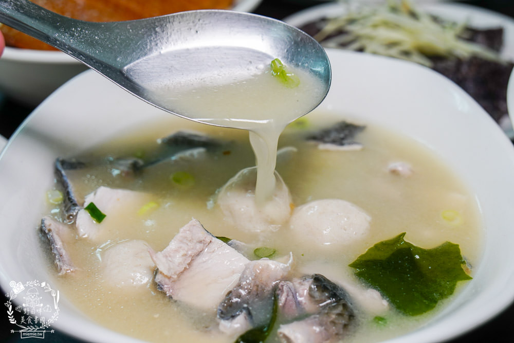 高雄[老爺美食館]鳳山隱藏版鴨肉飯!焦糖燻鴨+香茅煎肉饕客必點!超平價又特別的高雄小吃!