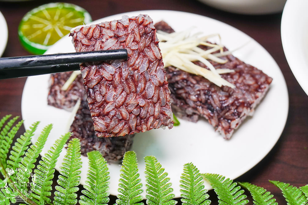 高雄[老爺美食館]鳳山隱藏版鴨肉飯!焦糖燻鴨+香茅煎肉饕客必點!超平價又特別的高雄小吃!