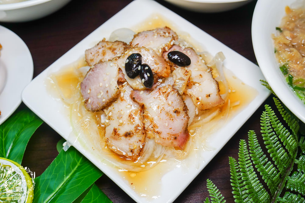 高雄[老爺美食館]鳳山隱藏版鴨肉飯!焦糖燻鴨+香茅煎肉饕客必點!超平價又特別的高雄小吃!