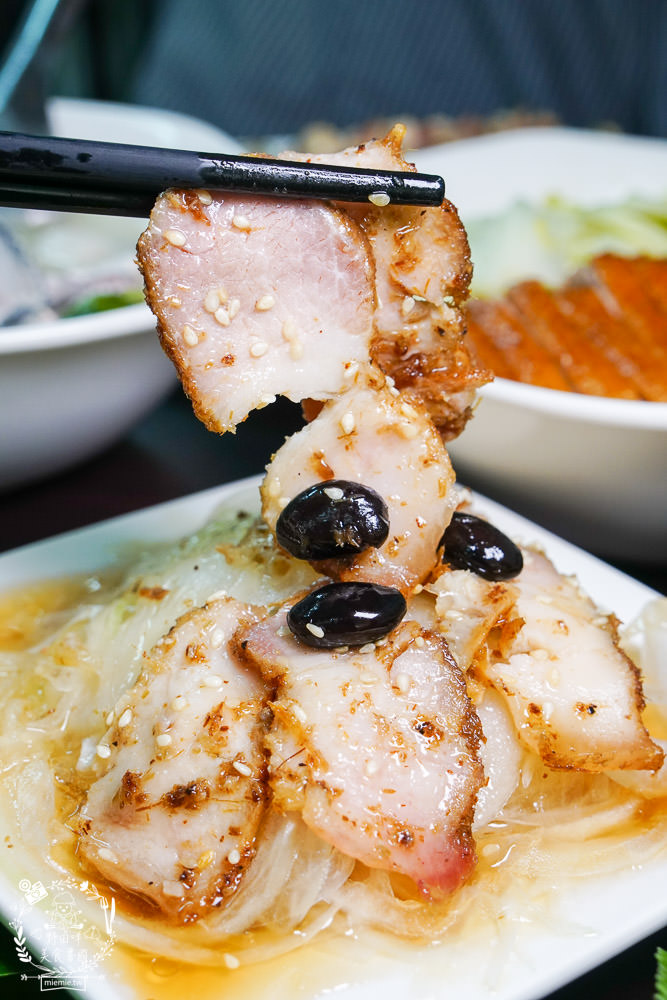 高雄[老爺美食館]鳳山隱藏版鴨肉飯!焦糖燻鴨+香茅煎肉饕客必點!超平價又特別的高雄小吃!