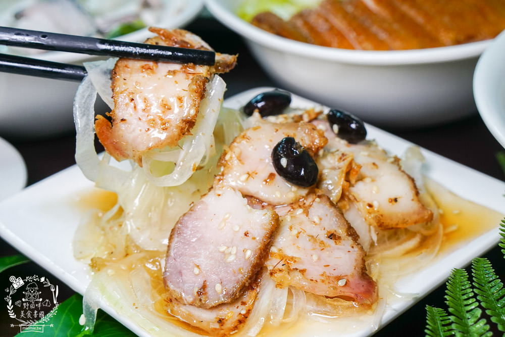 高雄[老爺美食館]鳳山隱藏版鴨肉飯!焦糖燻鴨+香茅煎肉饕客必點!超平價又特別的高雄小吃!