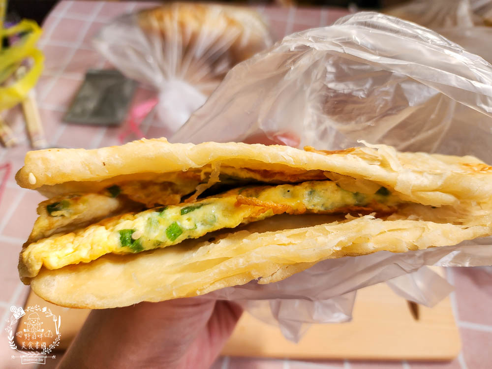 鳳山車站前無名燒餅早餐店|油條平日不到八點就提早完售?連平日都排隊的人氣燒餅店! - 第15張圖 鳳山車站前無名燒餅早餐店|油條平日不到八點就提早完售?連平日都排隊的人氣燒餅店!