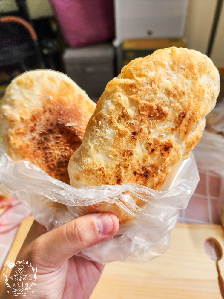 鳳山車站前無名燒餅早餐店|油條平日不到八點就提早完售?連平日都排隊的人氣燒餅店! - 第18張圖 鳳山車站前無名燒餅早餐店|油條平日不到八點就提早完售?連平日都排隊的人氣燒餅店!