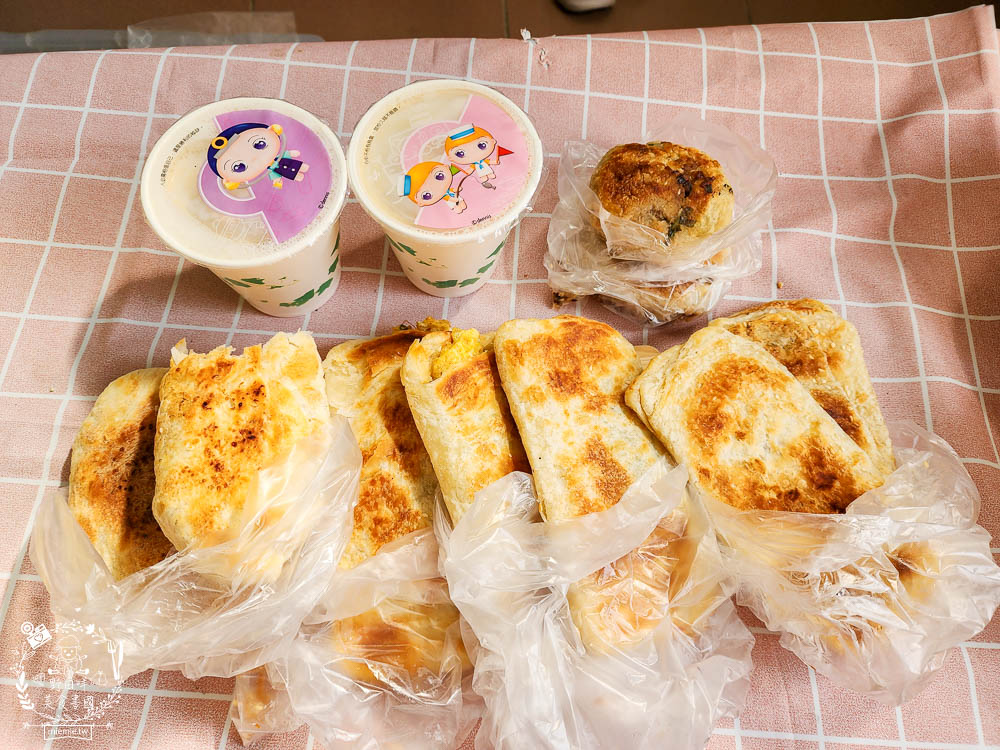 鳳山車站前無名燒餅早餐店|油條平日不到八點就提早完售?連平日都排隊的人氣燒餅店! - 第12張圖 鳳山車站前無名燒餅早餐店|油條平日不到八點就提早完售?連平日都排隊的人氣燒餅店!