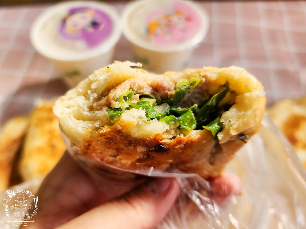 鳳山車站前無名燒餅早餐店|油條平日不到八點就提早完售?連平日都排隊的人氣燒餅店! - 第17張圖 鳳山車站前無名燒餅早餐店|油條平日不到八點就提早完售?連平日都排隊的人氣燒餅店!