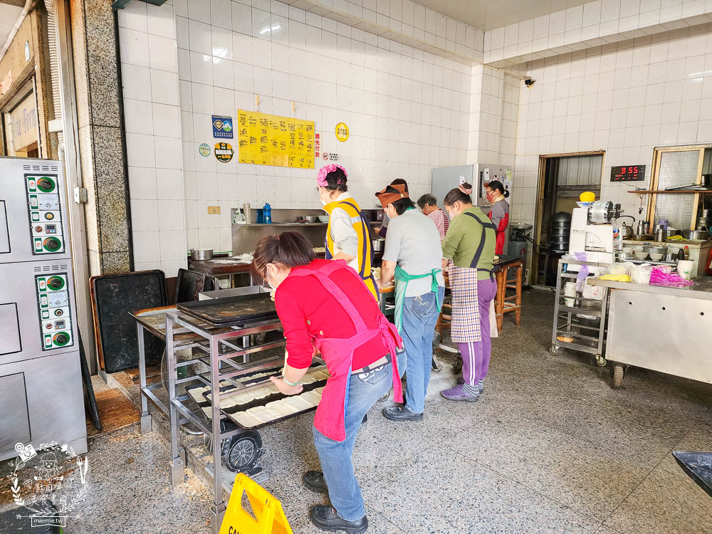 鳳山車站前無名燒餅早餐店|油條平日不到八點就提早完售?連平日都排隊的人氣燒餅店! - 第6張圖 鳳山車站前無名燒餅早餐店|油條平日不到八點就提早完售?連平日都排隊的人氣燒餅店!
