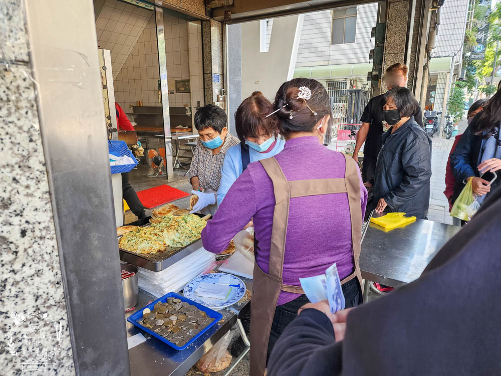 鳳山車站前無名燒餅早餐店|油條平日不到八點就提早完售?連平日都排隊的人氣燒餅店! - 第7張圖 鳳山車站前無名燒餅早餐店|油條平日不到八點就提早完售?連平日都排隊的人氣燒餅店!