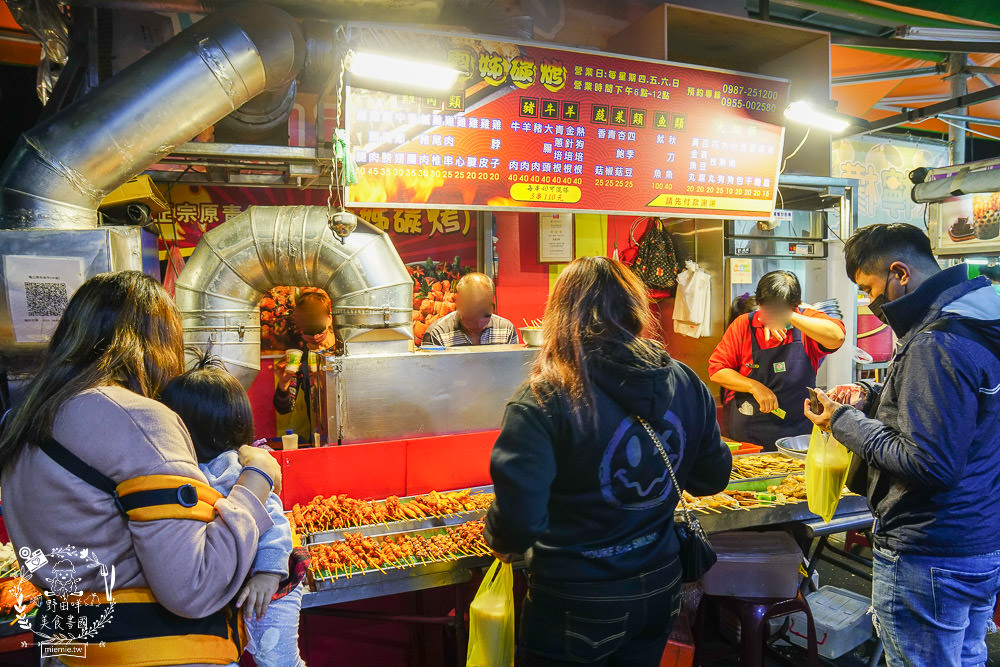 鳳山青年夜市隆重回歸!165個攤位超多人氣美食強勢回歸!吃喝玩樂通通都有~