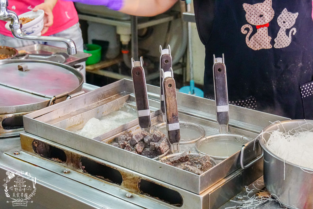 高雄[鴨肉本二老闆的店]超人氣鴨肉冬粉跟肉燥飯在地人美味激推!鹽埕區鴨肉飯推薦!