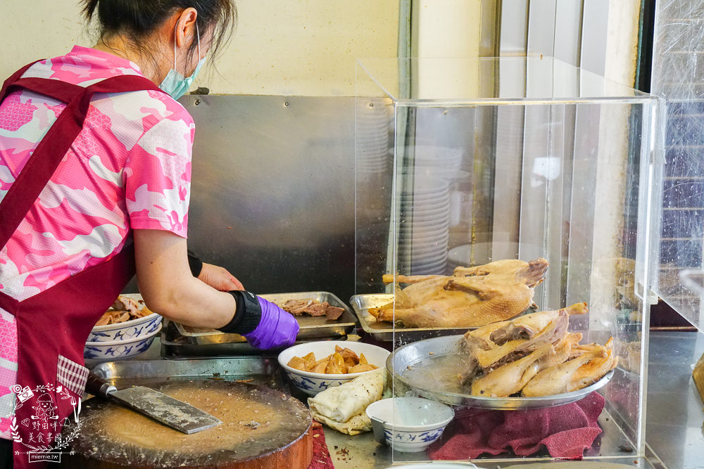 高雄[鴨肉本二老闆的店]超人氣鴨肉冬粉跟肉燥飯在地人美味激推!鹽埕區鴨肉飯推薦!