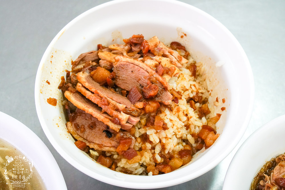 高雄[鴨肉本二老闆的店]超人氣鴨肉冬粉跟肉燥飯在地人美味激推!鹽埕區鴨肉飯推薦!