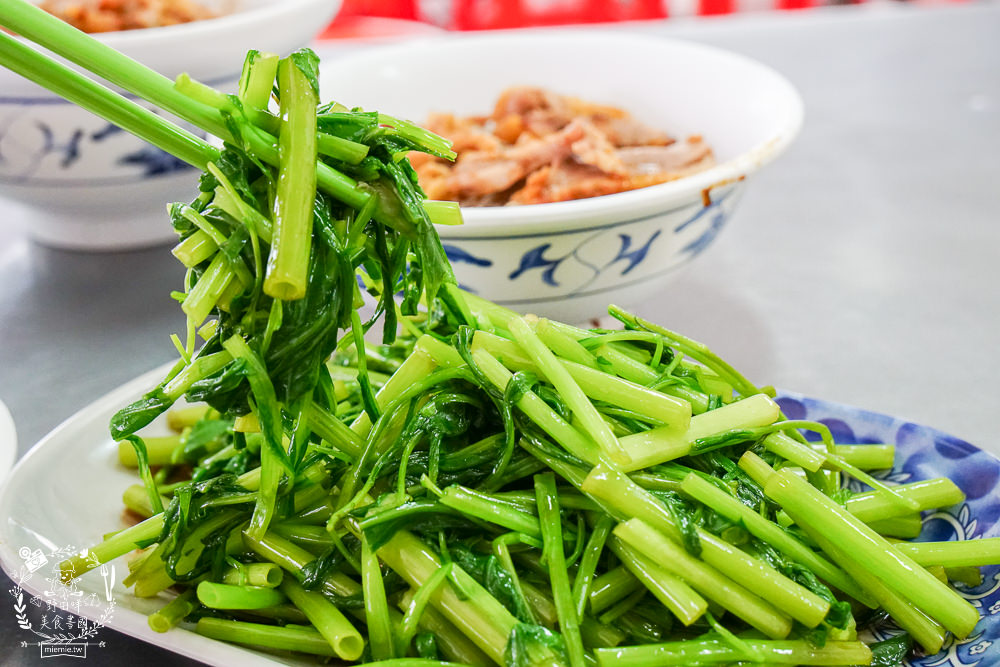 高雄[鴨肉本二老闆的店]超人氣鴨肉冬粉跟肉燥飯在地人美味激推!鹽埕區鴨肉飯推薦!