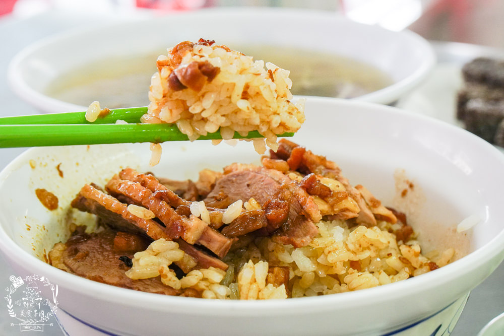 高雄[鴨肉本二老闆的店]超人氣鴨肉冬粉跟肉燥飯在地人美味激推!鹽埕區鴨肉飯推薦!