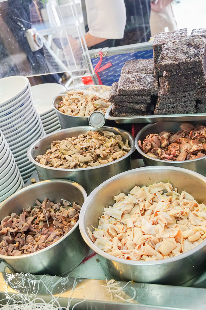 高雄[鴨肉本二老闆的店]超人氣鴨肉冬粉跟肉燥飯在地人美味激推!鹽埕區鴨肉飯推薦!