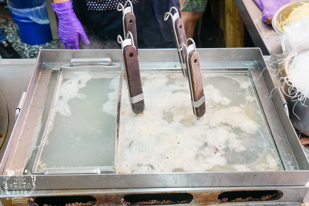 高雄[鴨肉本二老闆的店]超人氣鴨肉冬粉跟肉燥飯在地人美味激推!鹽埕區鴨肉飯推薦!