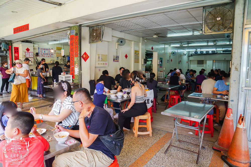 高雄[鴨肉珍]2022高雄米其林指南必比登推介!65年依然屹立不搖的鴨肉店!非用餐時段也是大排長龍…