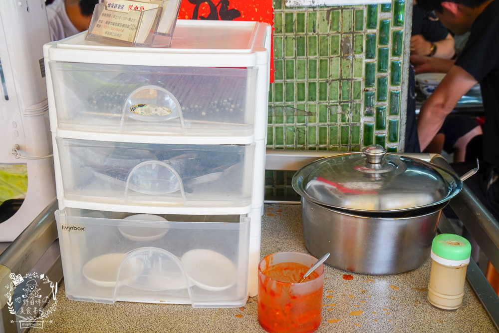 高雄[鴨肉珍]2022高雄米其林指南必比登推介!65年依然屹立不搖的鴨肉店!非用餐時段也是大排長龍…