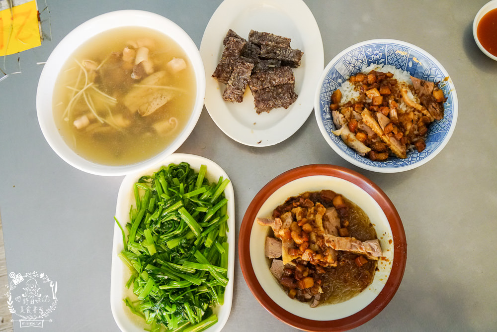 高雄[鴨肉珍]2022高雄米其林指南必比登推介!65年依然屹立不搖的鴨肉店!非用餐時段也是大排長龍…