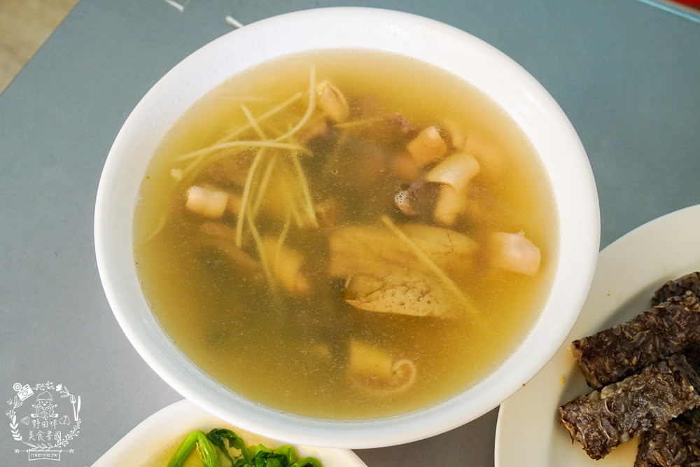 高雄[鴨肉珍]2022高雄米其林指南必比登推介!65年依然屹立不搖的鴨肉店!非用餐時段也是大排長龍…