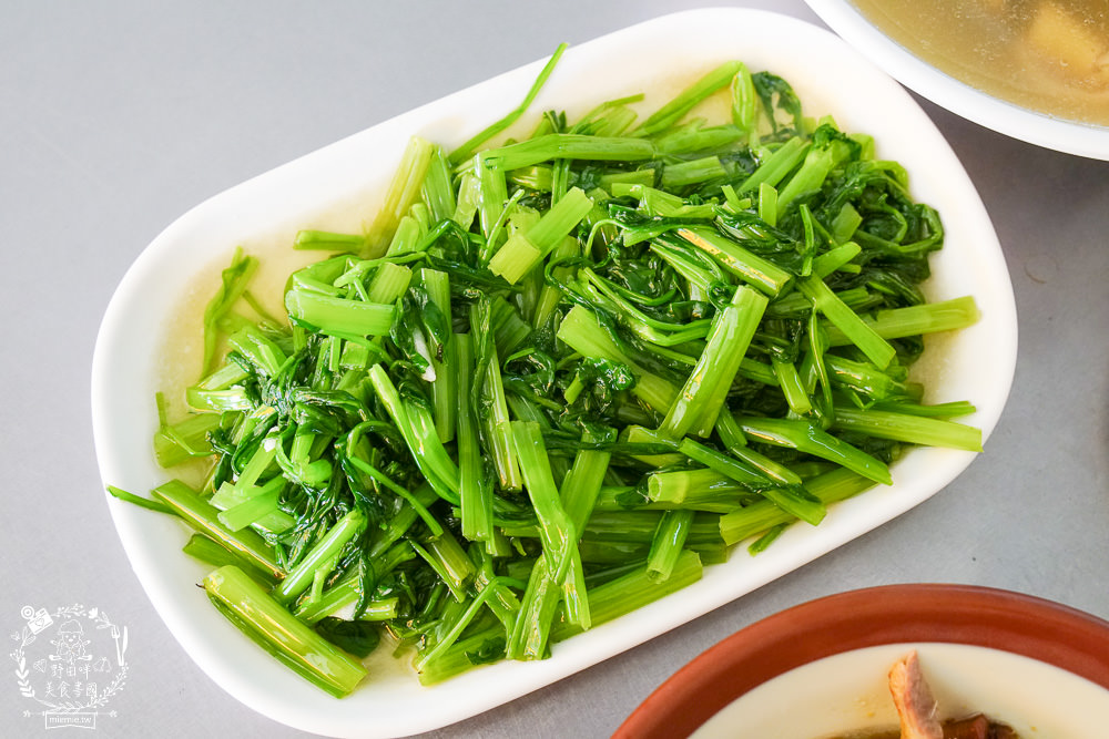 高雄[鴨肉珍]2022高雄米其林指南必比登推介!65年依然屹立不搖的鴨肉店!非用餐時段也是大排長龍…