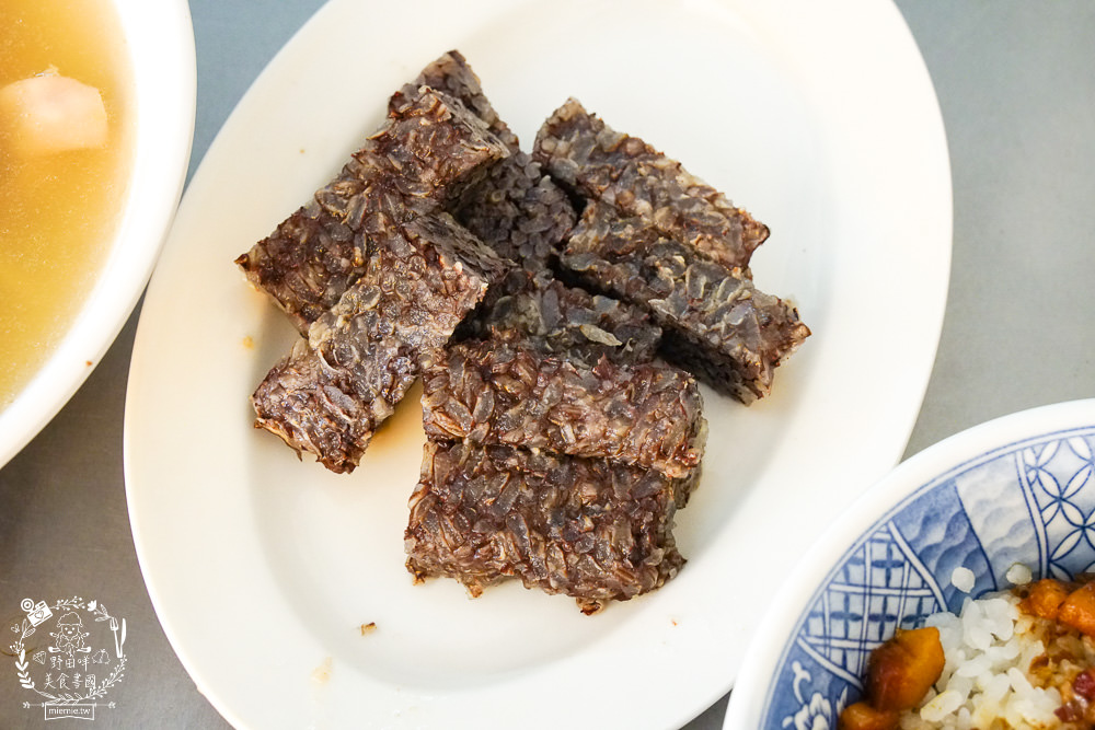 高雄[鴨肉珍]2022高雄米其林指南必比登推介!65年依然屹立不搖的鴨肉店!非用餐時段也是大排長龍…